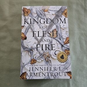 Kingdom of‎ Flesh and Fire (Blood and Ash #2) by Jennifer Armentrout - Softcover